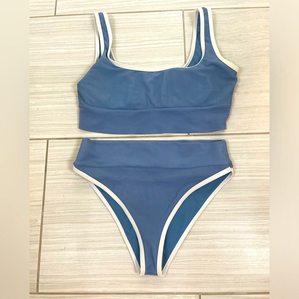 Lain Snow two piece, size Large. EUC